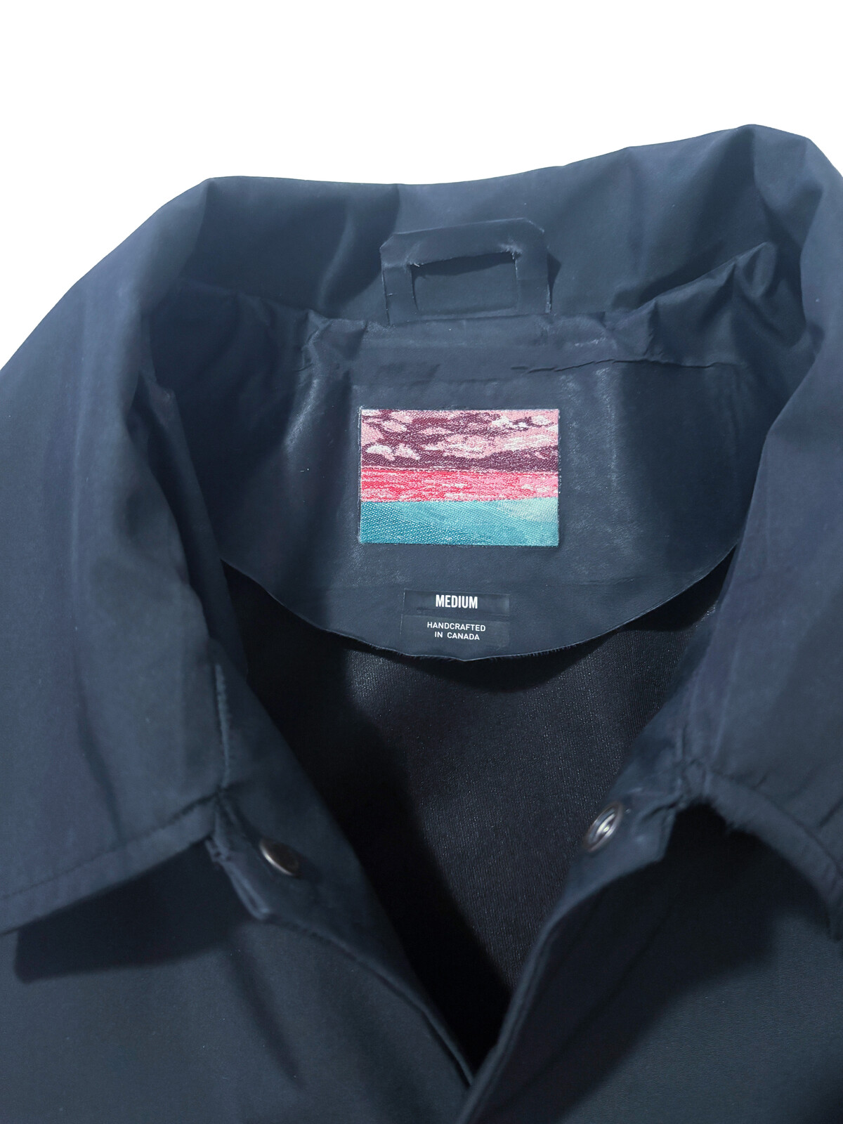 Close-up of the custom jacquard woven neck label