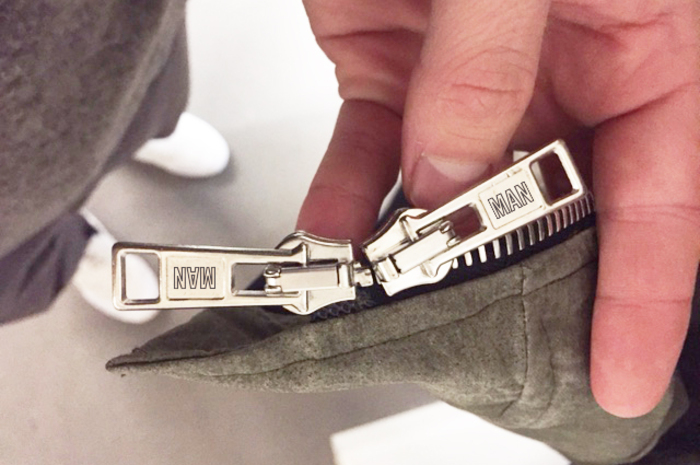 Zipper puller orientation fitted on a sample garment